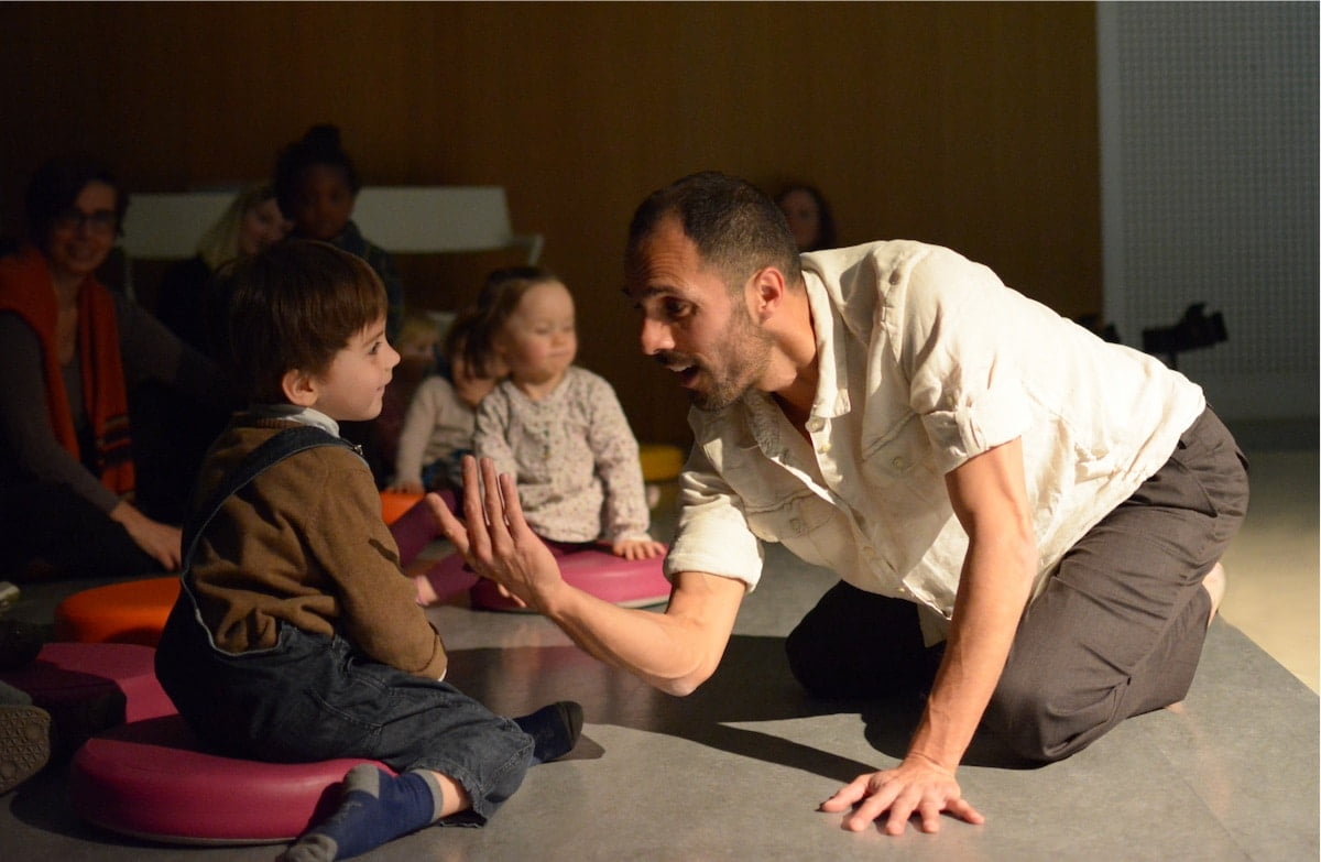 Danseur avec enfants